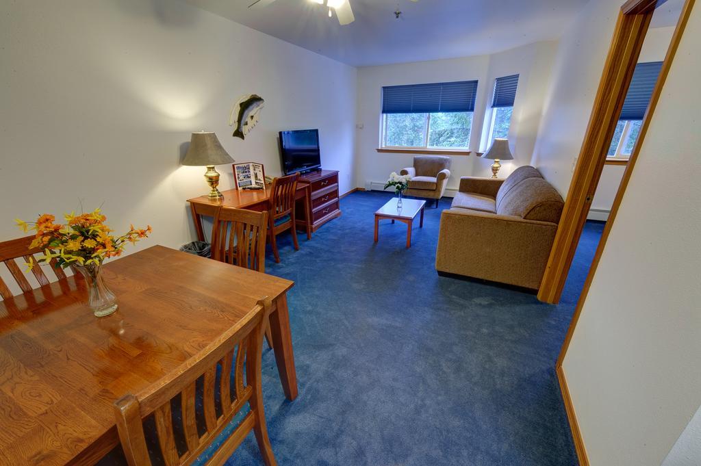 Frontier Suites Hotel In Juneau Eksteriør billede