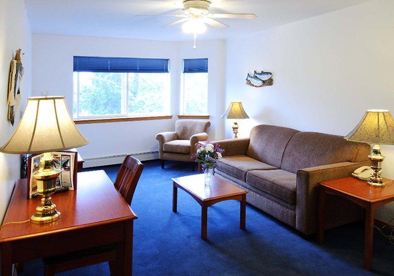Frontier Suites Hotel In Juneau Eksteriør billede